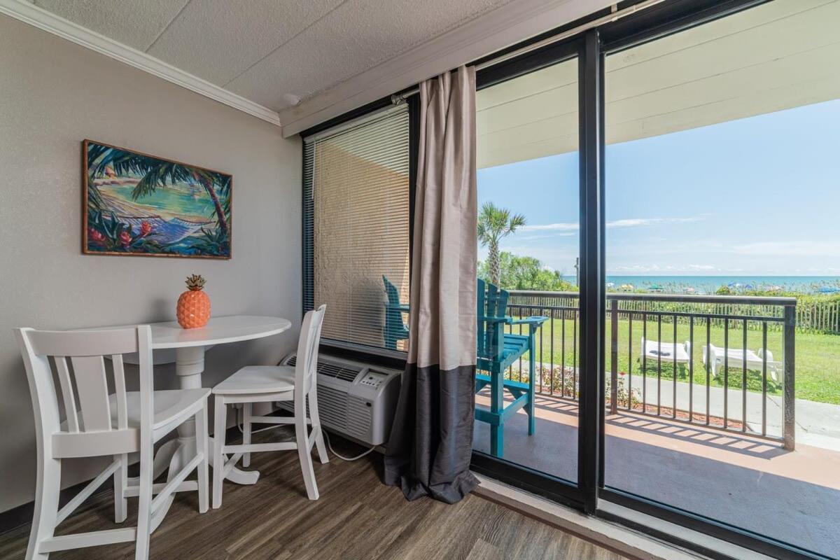 Ground Floor Ocean Front Studio - Caravelle Resort 124 Myrtle Beach Kültér fotó