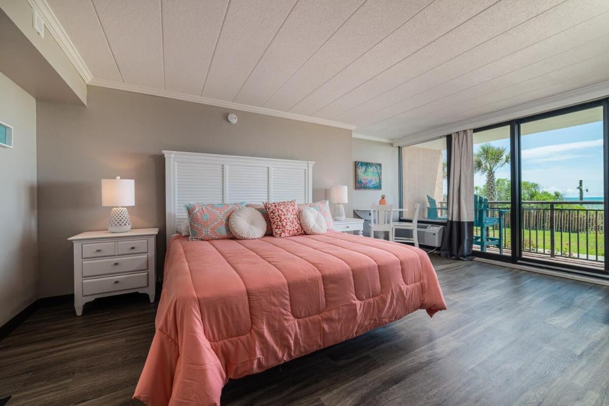 Ground Floor Ocean Front Studio - Caravelle Resort 124 Myrtle Beach Kültér fotó